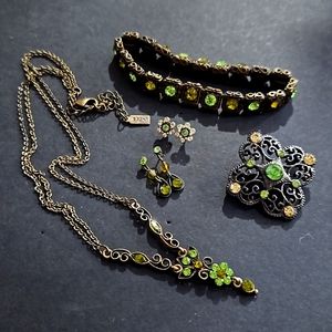 1928 Vintage Jewery Green Stones